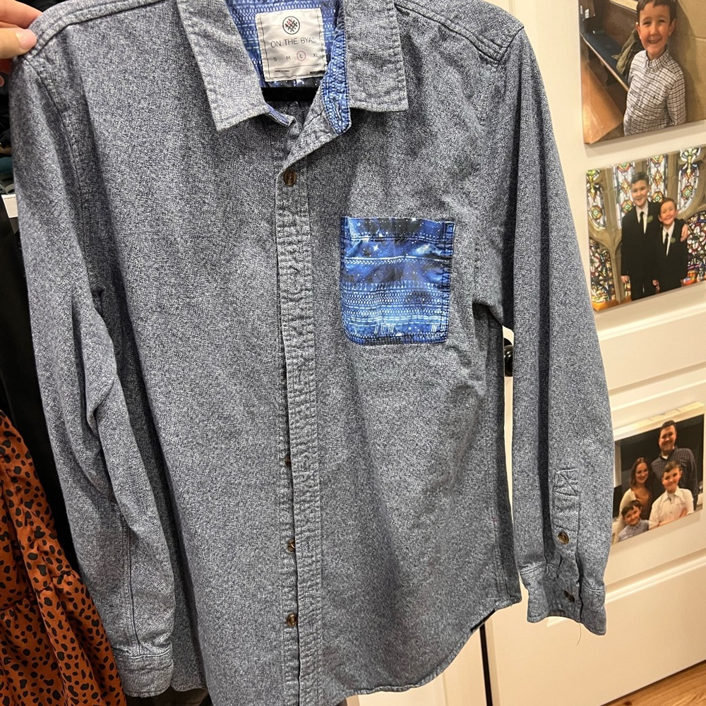 ON THE BYAS- Men’s Large button down flannel